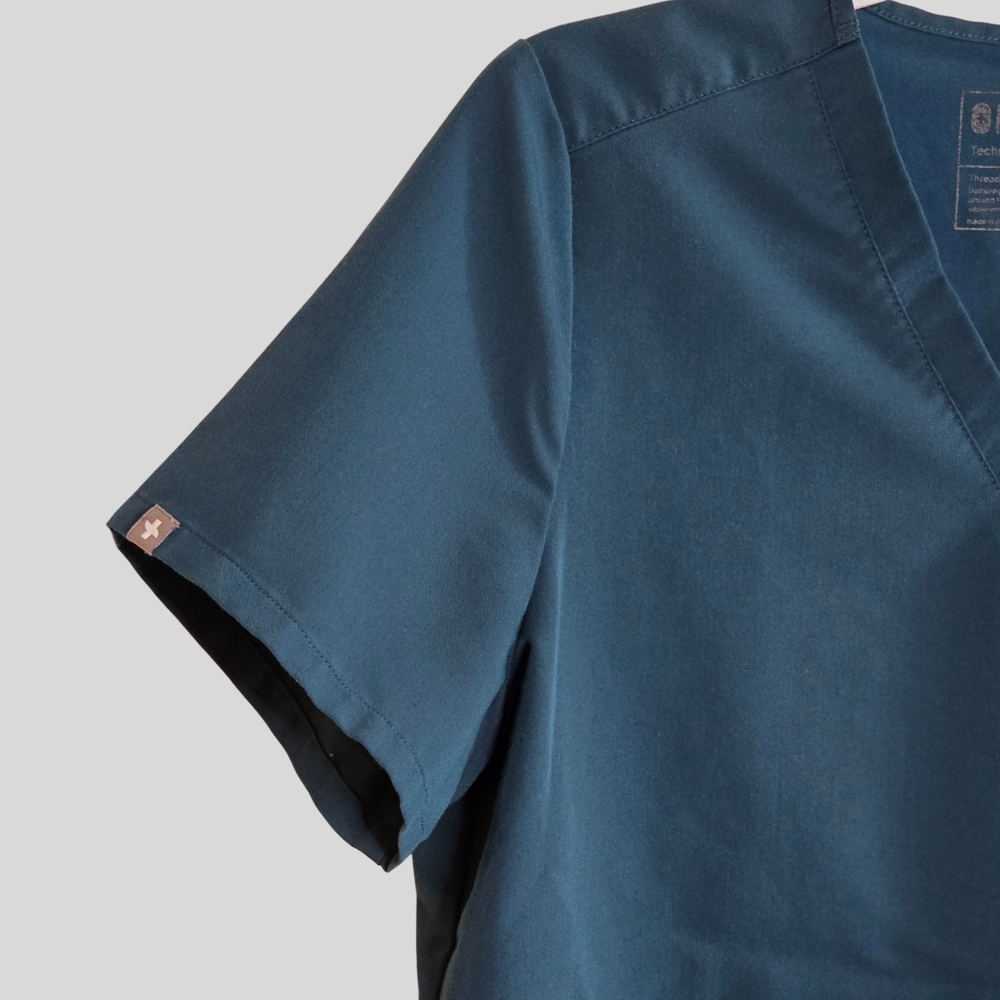 FIGS Scrub Top Women’s M Caribbean Blue Catarina FIONx V-Neck One Pocket - Picture 6 of 12